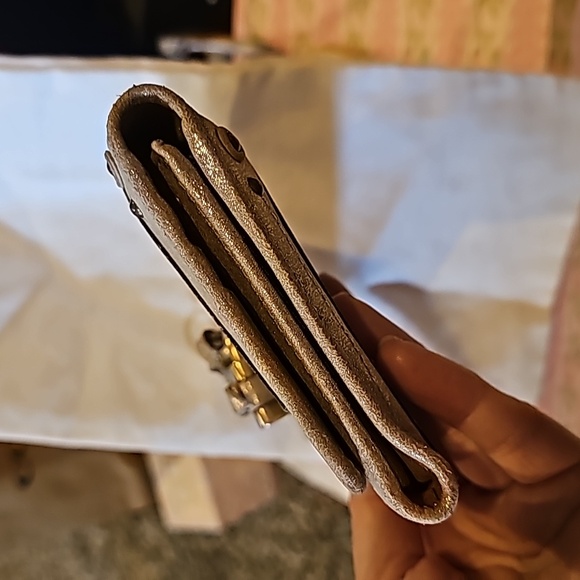 CHLOE’ WALLET matalic gold Paddington wallet Special edition Rare long snap wall - Picture 11 of 12
